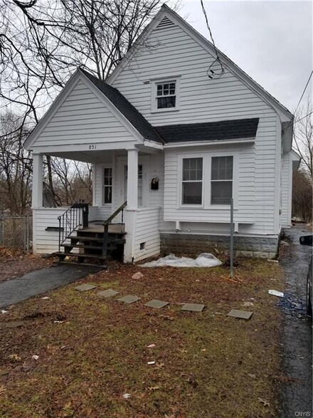 851 W Lafayette Ave, Syracuse, NY 13207