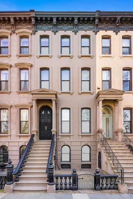 266 Barrow St, Jersey City, NJ 07302