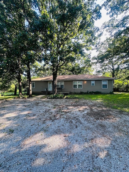 1133 E 318th Rd, Flemington, MO 65650