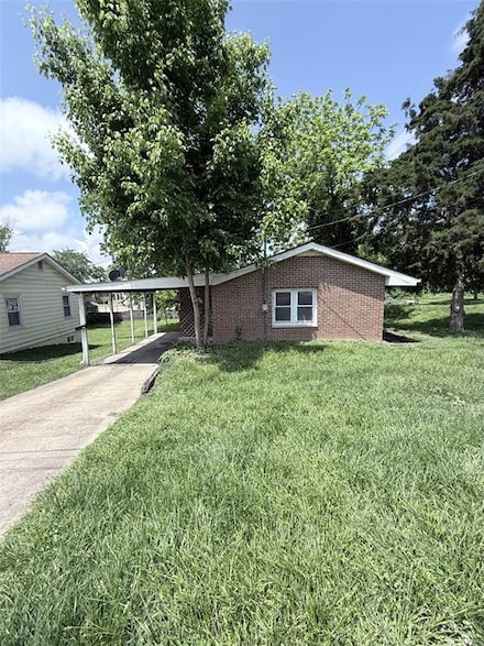 904 W Osage St, Pacific, MO 63069