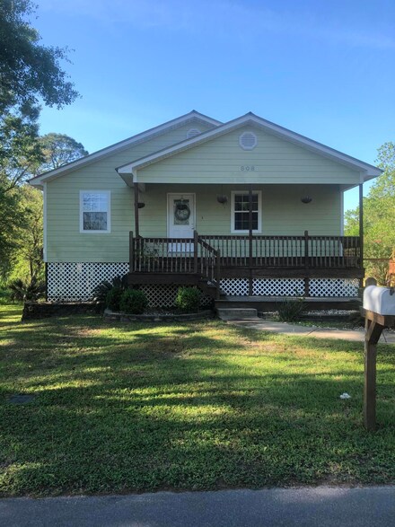 808 Herrick Ave, Pascagoula, MS 39567