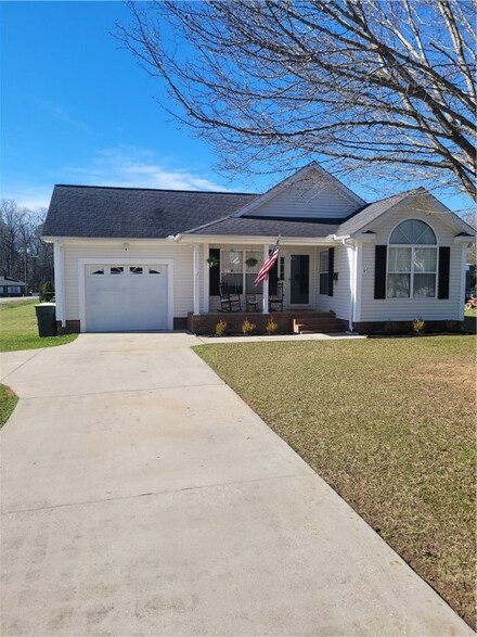 103 Heyward Ave, Honea Path, SC 29654