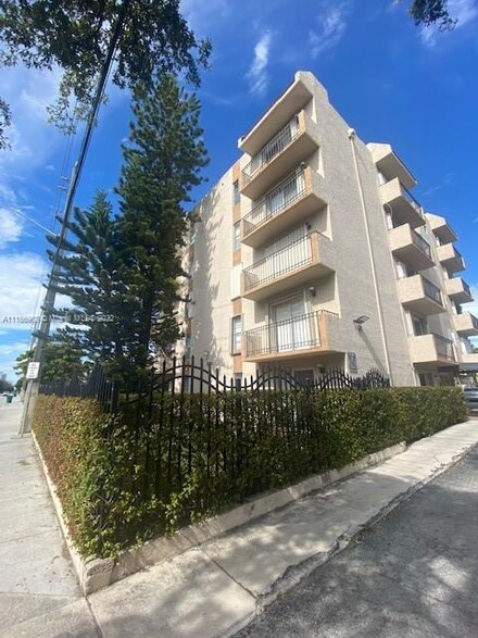 1933 SW 7th St Unit 102, Miami, FL 33135