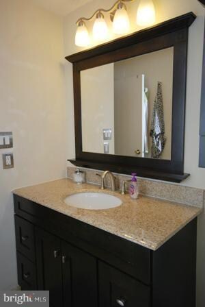 7998 Tyson Oaks Cir, Vienna, VA 22182