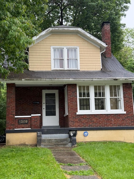 1209 Groesbeck Rd, Cincinnati, OH 45224