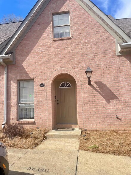 202 Emilee Ln, Oxford, MS 38655