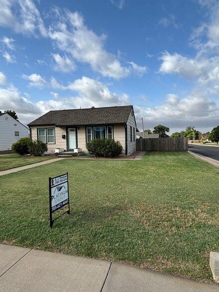 300 E 23rd St, Hays, KS 67601