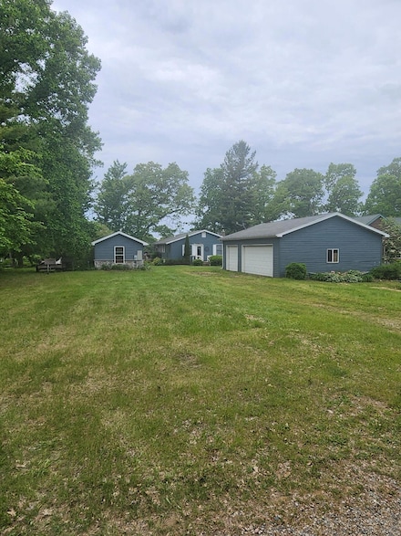 46632 S Lakeshore Dr, Lawrence, MI 49064