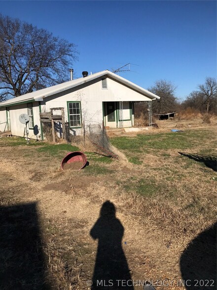 10886 E 167th St S, Webbers Falls, OK 74470