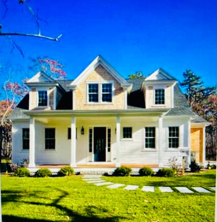 27 7th St N, Edgartown, MA 02539