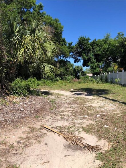 415 S Martin Luther King Junior Ave, Belleair, FL 33756