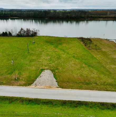 1780 Catfish Ln, Adamsville, TN 38310