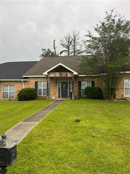 252 Dawn Dr, Pineville, LA 71360