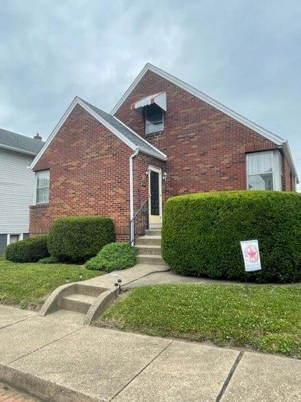 21 9th St, McMechen, WV 26040