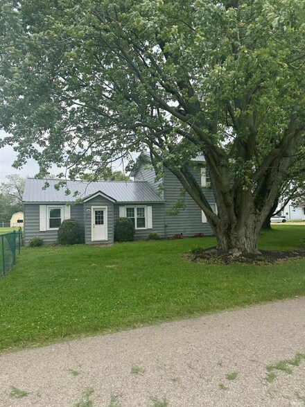 70558 Windsor St, Nappanee, IN 46550