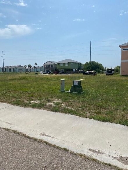 218 Port Arthur St, Port Aransas, TX 78373