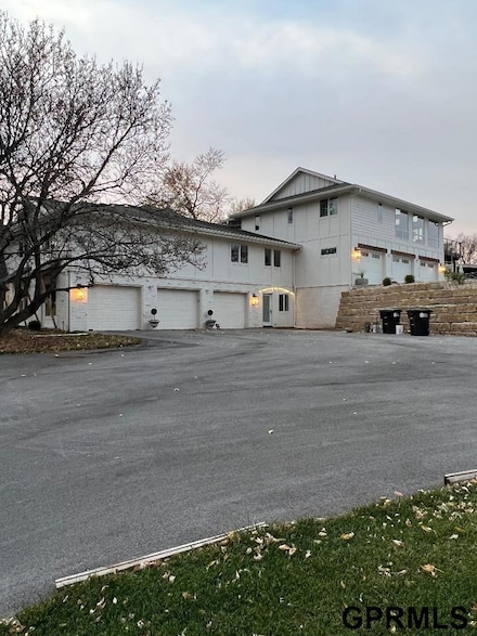 20640 Rawhide Rd, Elkhorn, NE 68022