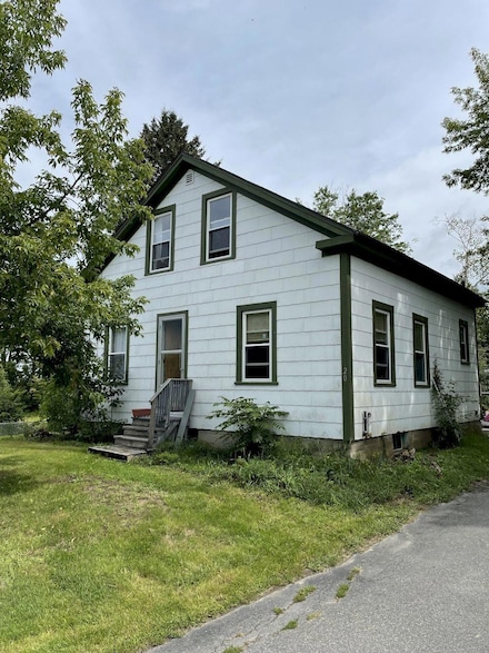 20 Dartmouth St, Skowhegan, ME 04976