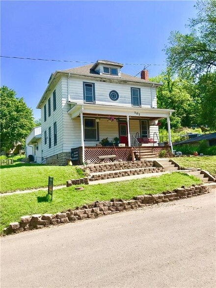 107 Limestone St, Wathena, KS 66090