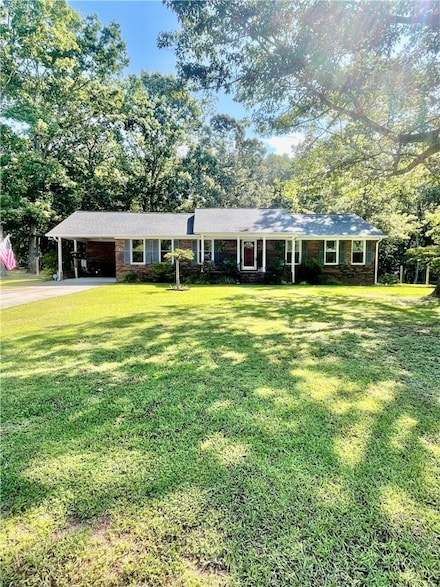 201 Autumn Dr, Williamston, SC 29697