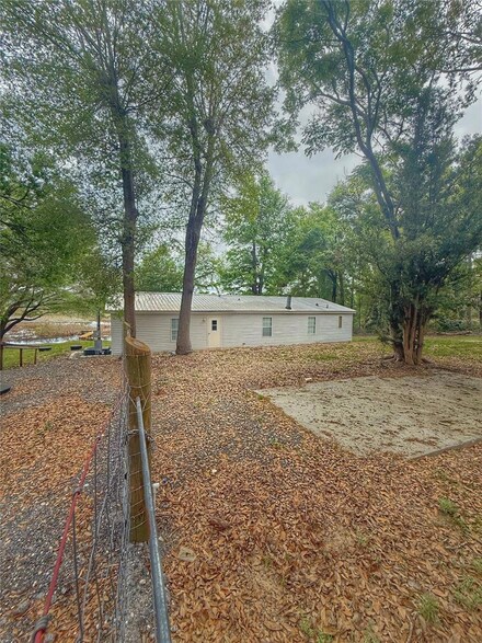 15991 SE 258th Avenue Rd, Umatilla, FL 32784