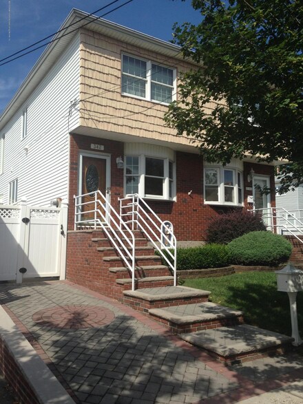 342 Parkinson Ave, Staten Island, NY 10305