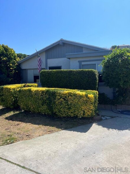 10129 Lakeland Dr, Santee, CA 92071