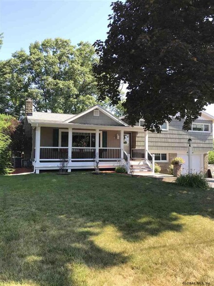 17 Jane Dr, Schenectady, NY 12302