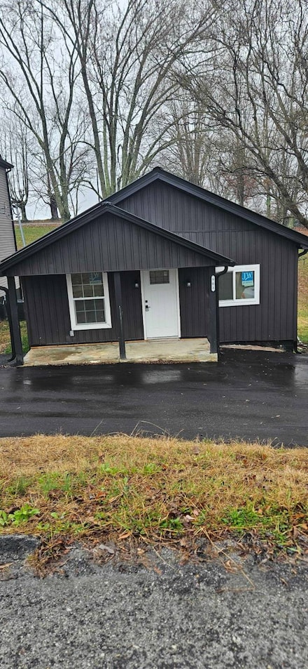 903 Kyle St, La Follette, TN 37766