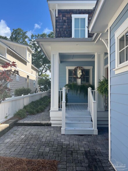 16 Duncan Ave, Gulf Breeze, FL 32561