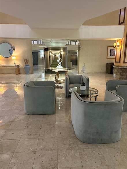 600 Parkview Dr Unit 204, Hallandale Beach, FL 33009