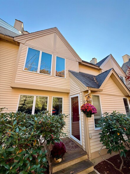 32 Prestonfield Rd Unit U93, Nashua, NH 03064