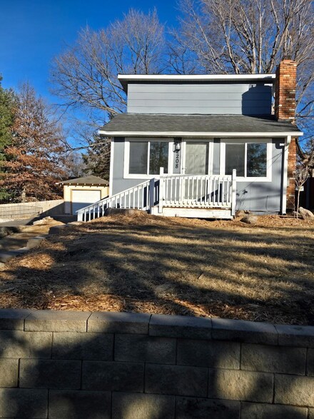 2208 Fairview Ln, Mound, MN 55364