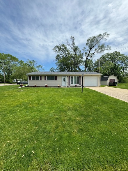 106 Circle Dr E, Montgomery, IL 60538