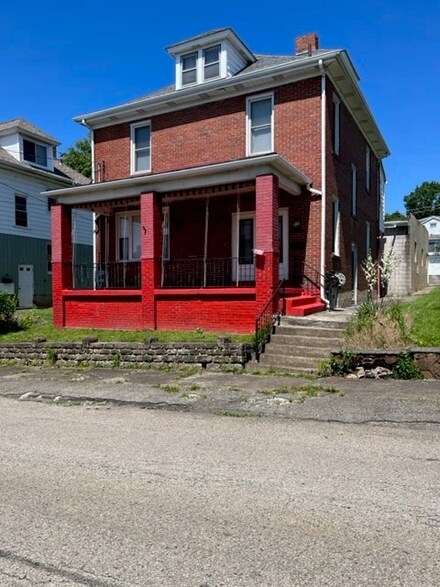 29 Daniel St, Uniontown, PA 15401
