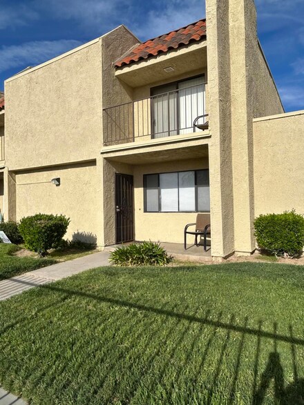 44200 Kingtree Ave Unit 11, Lancaster, CA 93534