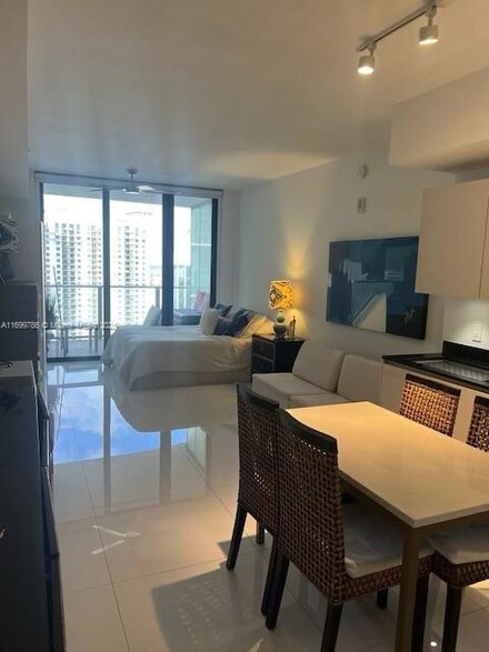 1010 Brickell Ave Unit 3010, Miami, FL 33131