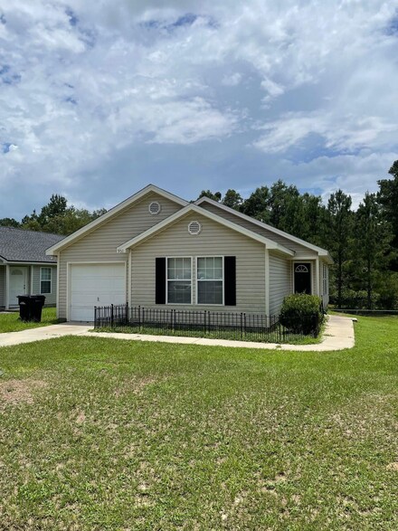 951 Balkin Rd, Tallahassee, FL 32305