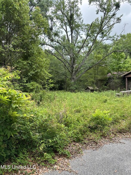 4316 Ceolia Taylor Rd, Moss Point, MS 39562