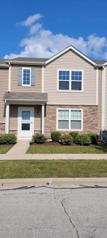 14001 Paramount Way, Cedar Lake, IN 46303