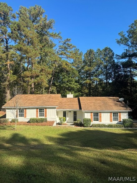 192 Willow Oaks Dr, Ozark, AL 36360