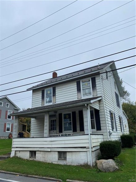732 S Delaware Dr, Mount Bethel, PA 18343
