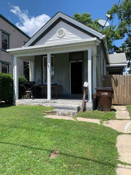 34 Maple St, Cincinnati, OH 45216