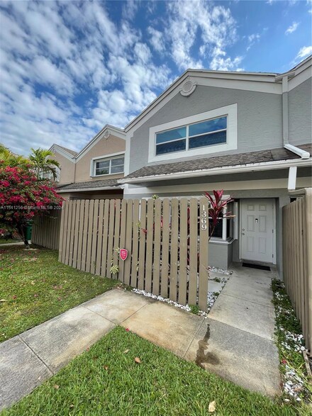 1369 NW 123rd Ave, Pembroke Pines, FL 33026