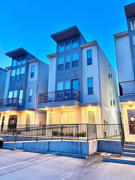 393 N Centro Cir Unit B, Shenandoah, TX 77385