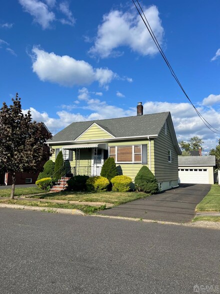 22 Sabo St, Carteret, NJ 07008