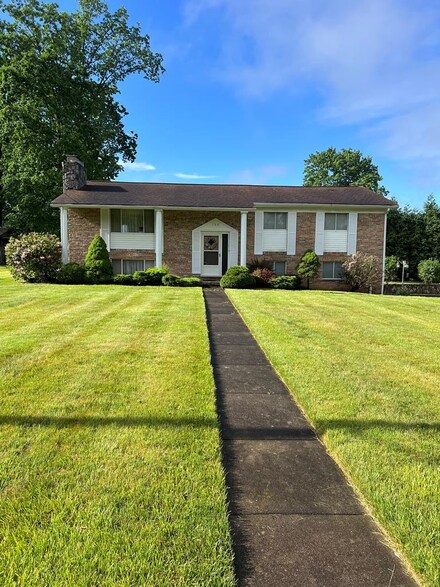 106 Ashworth Dr, Beckley, WV 25801