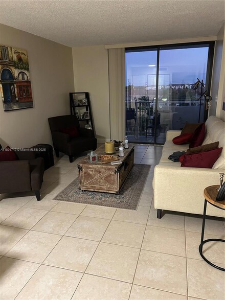 8251 NW 8th St Unit 505, Miami, FL 33126