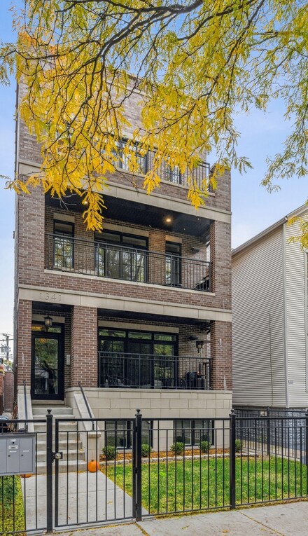1341 W George St Unit 1, Chicago, IL 60657