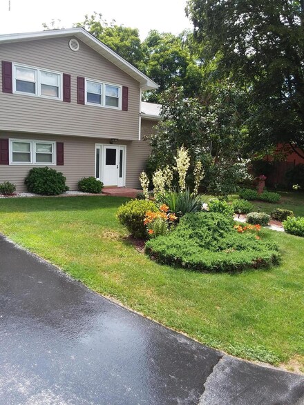 96 8th St, Matamoras, PA 18336